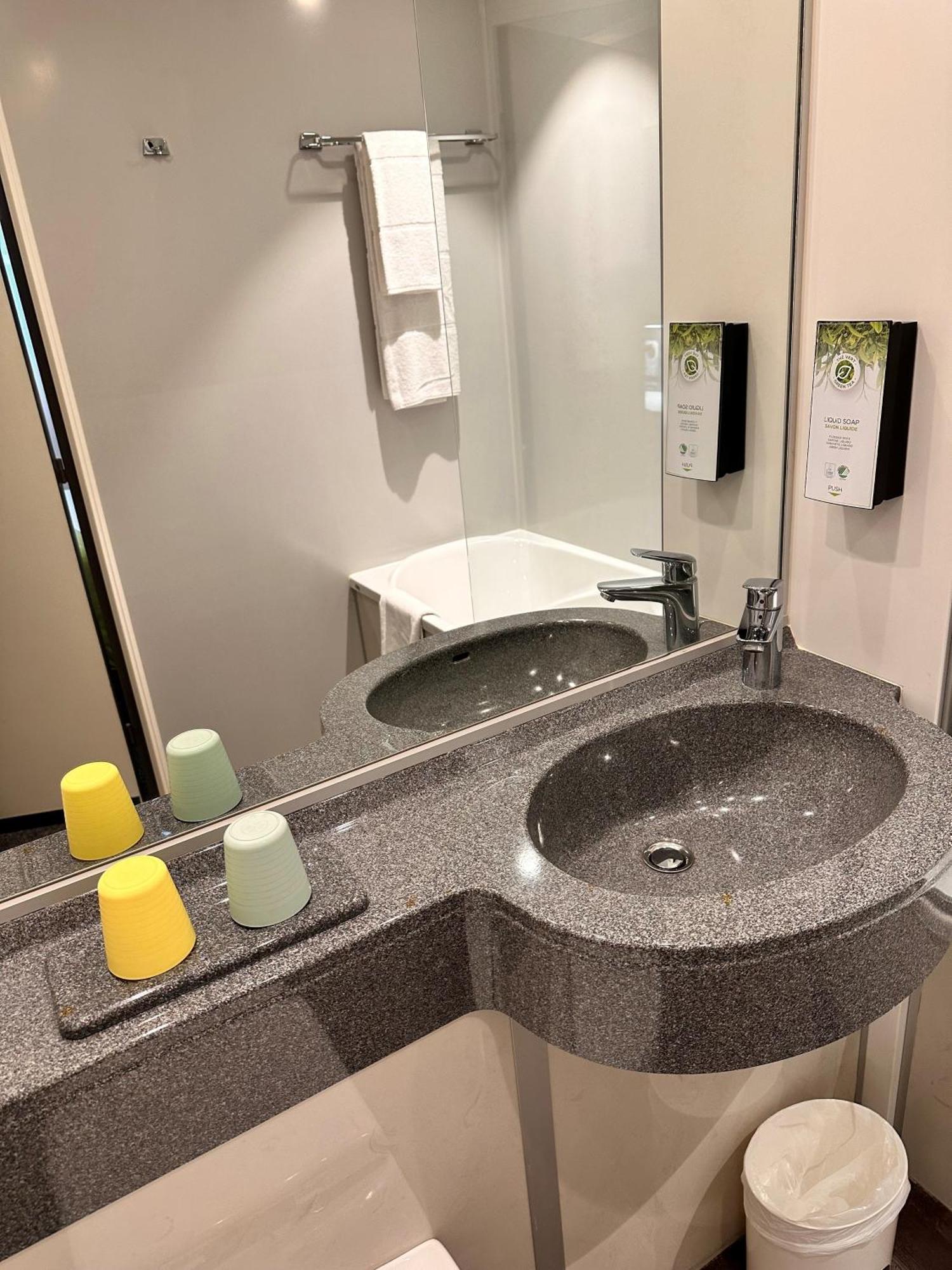 Hotel Kyriad Rennes Centre Gare Kültér fotó